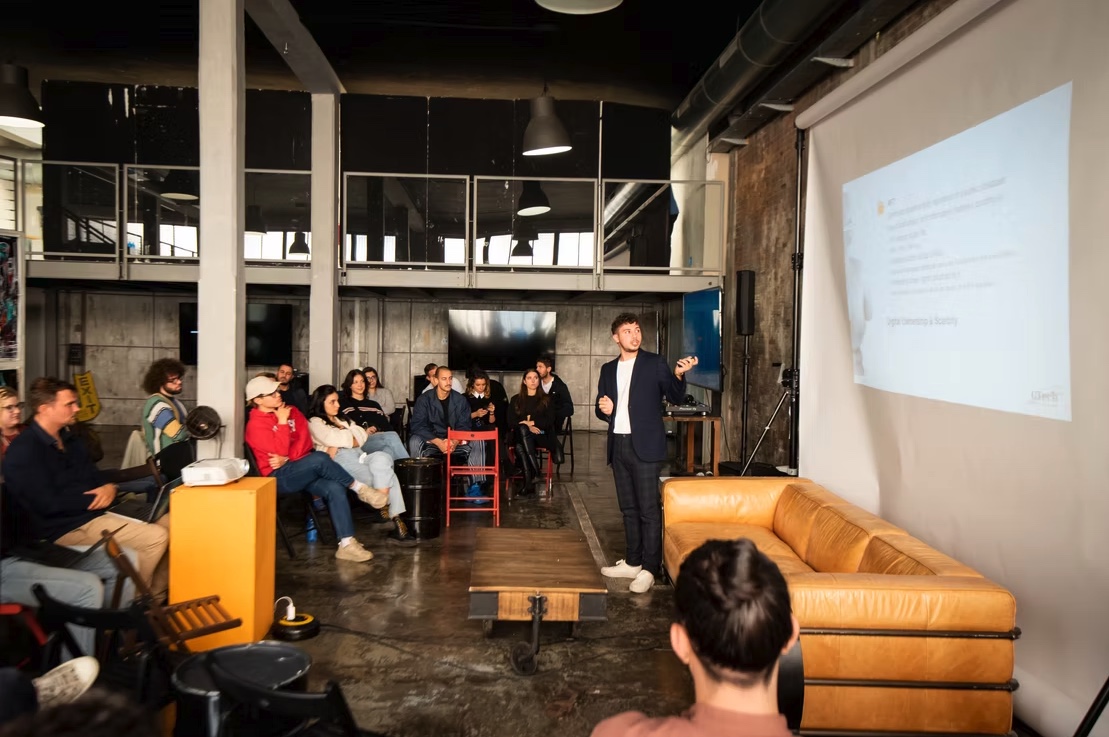 Gianluca Boccadifuoco presenting to the Rare Effect audience in Lisbon in 2022